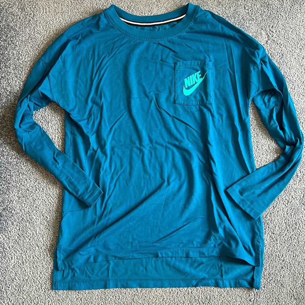 Nike Women’s SMALL Blue/Green Long Sleeve T-shirt